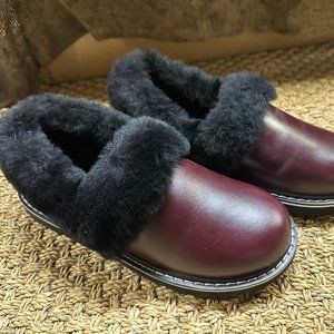 ROYAL CANADIAN LEATHER SHEEPSKIN SLIPPER NEW